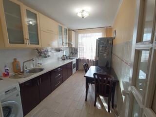 Продам Трехкомнатную квартиру в Соляных ПГУ 79А