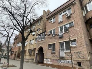 Пропонується до продажу 3-х кімнатна квартира на вул. Почайнинська ...