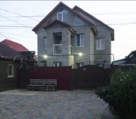 Продаётся новый жилой  двух этажный дом с массандрой. В доме ...