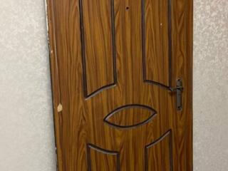 Срочно продам входную металлическую дверь