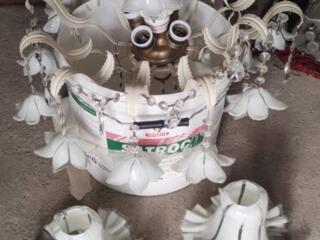 Плафоны и люстра