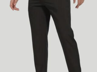 Новые спортивные брюки с молниями на карманах.
48; 50; 52;