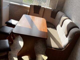 Продам стол