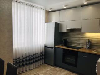 Продам 2 комн. квартиру + гараж под домом! Новострой! Свежий ремонт!