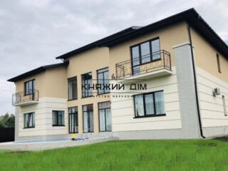 Пропонується до оренди 3-х поверховий будинок в смт Іванковичи. Площа 