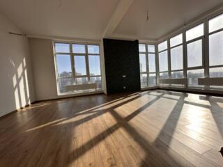 В продаже просторная двухкомнатная квартира с большой кухней-гостиной 