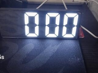 Продам электронные часы новые