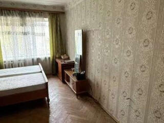 Продаётся двухкомнатная квартира. Святошинский район, улица Академика 