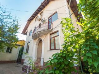 Spațiul se desfășoară pe o suprafață totală de 365 m.p., divizat în 4 