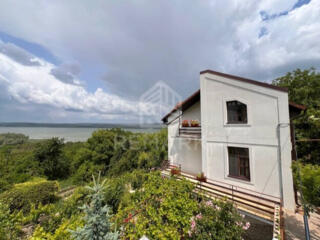 Se vinde Casă în 3 nivele, amplasat în comuna Ghidighici în ...