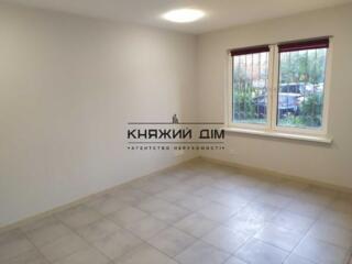 Задається нежитлове приміщення по вул. Хорольська 1А на першому ...