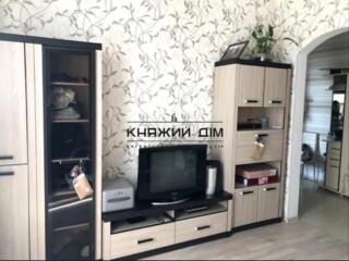 Продаж 1-кімнатної квартири біля метро Золоті ворота по вулиці Олеся .