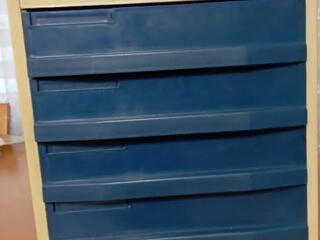 Dulap cu 4 sertare plastic.