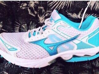 Кроссовки Muzuno оригинал размер 39-40, цена 750 рублей, Тирасполь.