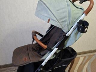 Продам прогулочную коляску.