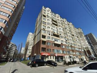 Продам 1-комнатную квартиру очень светлую и теплую.  Южная сторона.  .