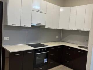 Продам уютную однокомнатную квартиру у моря. Светлая просторная кухня 