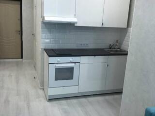 В продаже просторная студия 23 кв.м с панорамным остеклением. Ремонт .