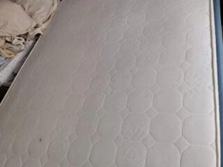 Двухспальный матрас б/у