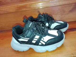 НЕДОРОГО Продам детскую обувь