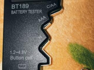 Продаю Цифровой тестер батареек черный