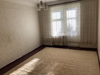 1 комн. в трехкомнатной коммунальной квартире.