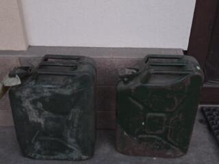 Продам канистры по 20л б/у