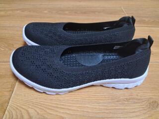Продам женские кроссовки - тапочки.