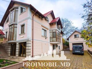 Vă propunem spre vânzare această casă cu posibilitatea de a fi ...