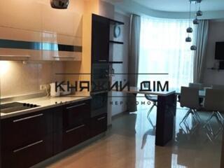 Продается 3-х. кв. по ул. Зверинецкая 59, 150/85/30 кв. м, 16/25 эт. .