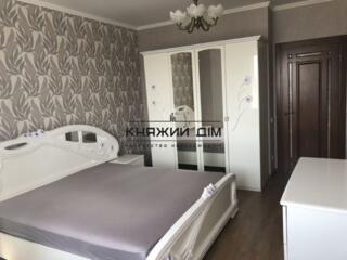 Шикарная видовая двухкомнатная квартира с евроремонтом. 24/27 эт. ...