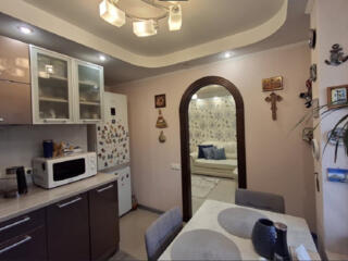 Продажа 3-комнатной квартиры по улице Милютенко, 9,Деснянский район, .