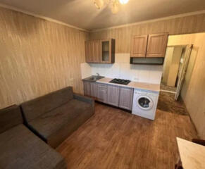 Продам 2-х поверховий будинок з трьома окремими квартирами ...