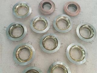 Продам потолочные светильники