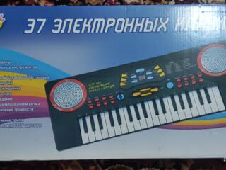 Детское пианино.