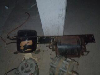 Продам электродвигатели и компрессоры от холодильников.
