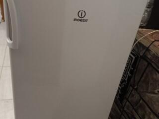 Продаётся холодильник indesit
