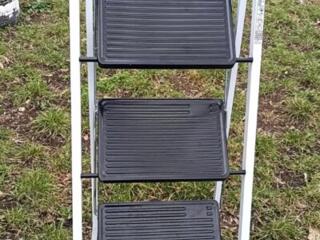 Лестница стремянка металлическая новая на 3 ступени