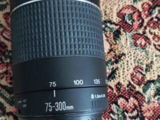 Продам Canon EOS 1200D Kit в комплекте, объективы, штатив и плёночный.