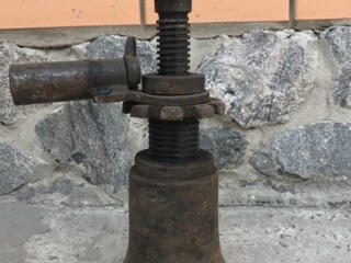 Куплю винтовой домкрат СССР