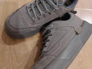 Кроссовки размер 40