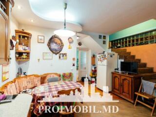 Vă propunem spre vânzare această casă cu 3camere și living,sect. ...