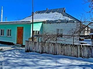 Дом с коммуникациями возле озера в Быковой Гребле.