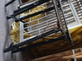 Столики, скамейки, оградки на кладбище