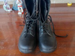 ПРОДАМ НОВЫЕ БЕРЦЫ