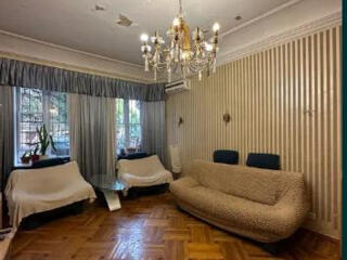 Продам 3 комнатную квартиру в центре города.