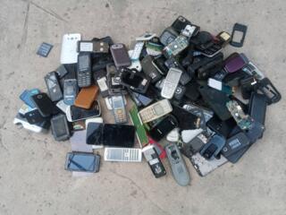Продам мобильные телефоны на лом