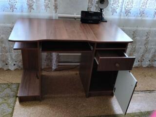 Отличный компьютерный стол в супер состоянии
