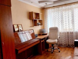 Продаю двухкомнатную квартиру в центре