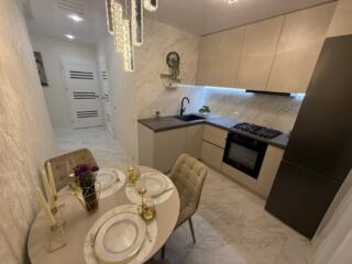 Продажа 2 кімнатної квартири в Центрі з меблями і технікою